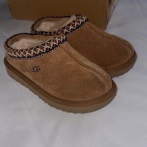 UGG Chestnut Brown Suede Shearling Slip-On Clogs